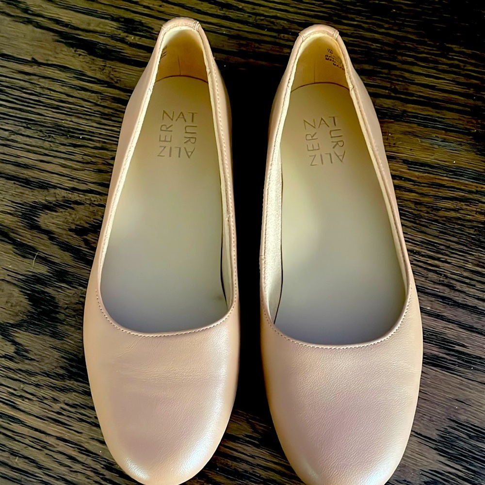 Naturalizer Ballet Flats Size 7 Tan Never worn outside!
